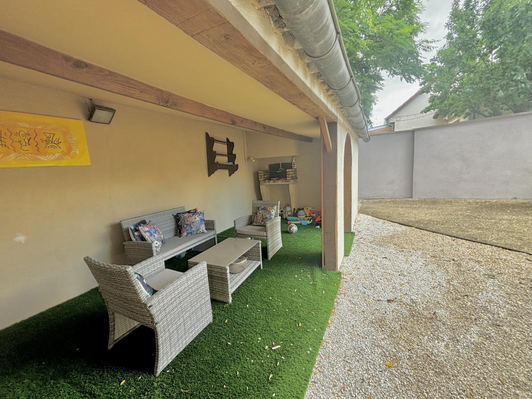Maison rénovée meublée avec piscine, terrasse et jardin - Photo 11 - Dijon