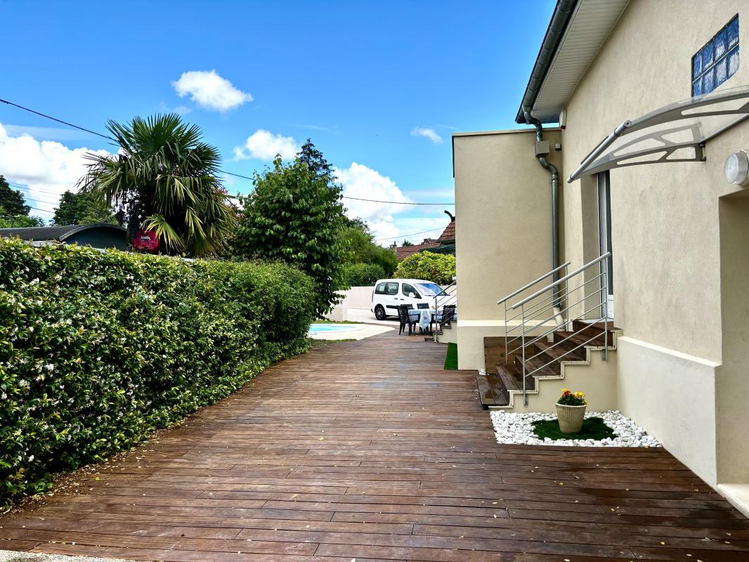 Maison rénovée meublée avec piscine, terrasse et jardin - Photo 12 - Dijon