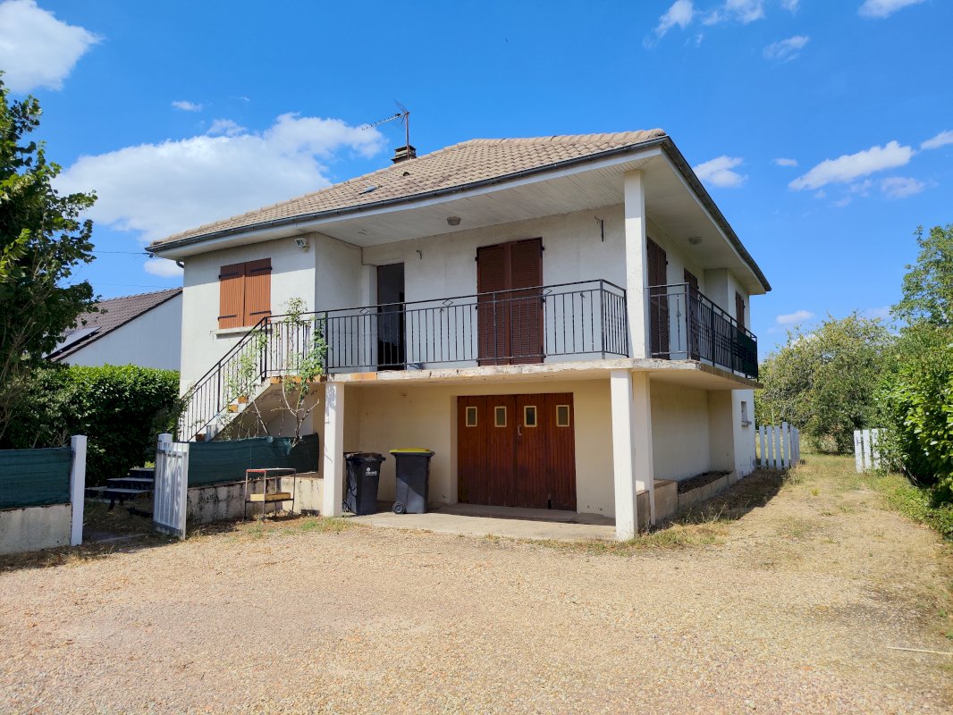 Opportunité immobilière : vaste terrain et maison à fort potentiel située à Fourchambault - Photo 1 - Fourchambault