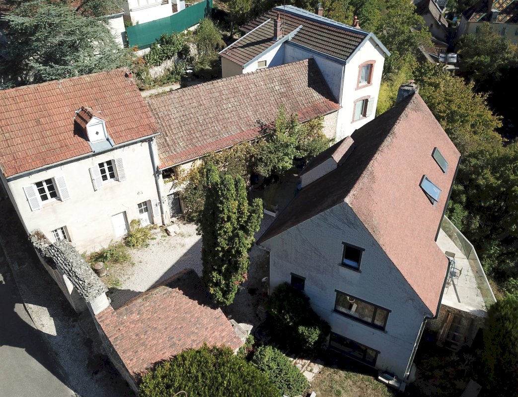 MAISON RENOVEE 142 M2 + DÉPENDANCES 200 M2 À RÉNOVER - Photo 2 - Velars-sur-Ouche