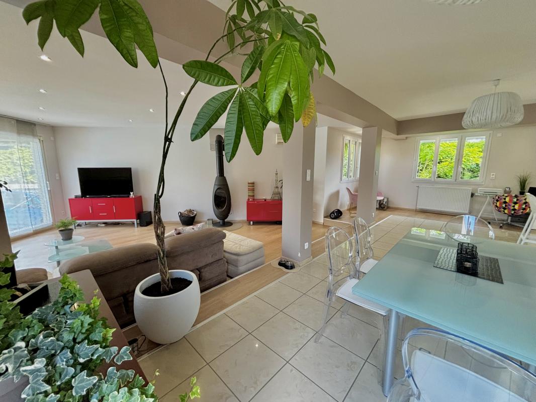 Maison rénovée meublée avec piscine, terrasse et jardin - Photo 2 - Dijon