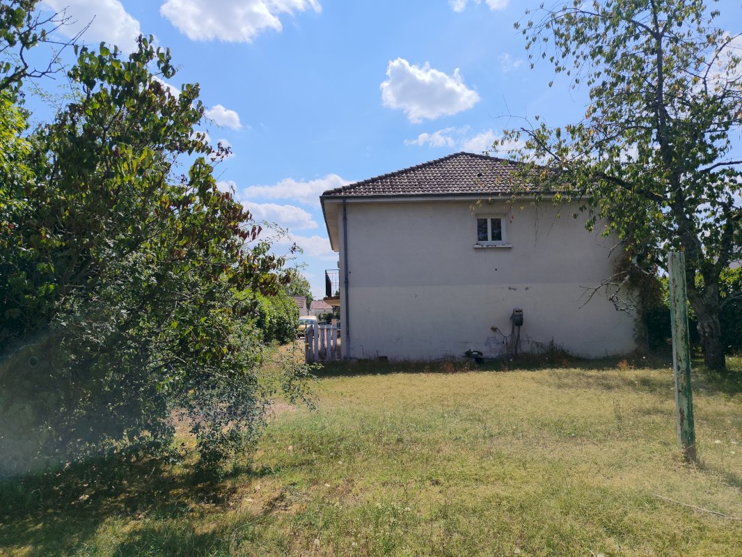 Opportunité immobilière : vaste terrain et maison à fort potentiel située à Fourchambault - Photo 2 - Fourchambault