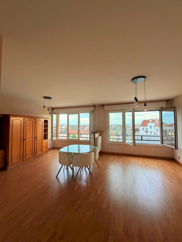Dijon Proche Darcy - Vue cathédrale - 69 m² - T2bis/T3 - Balcon - Garage possible - Photo 2 - Dijon