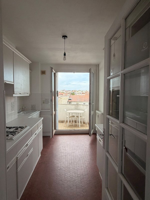 Dijon Proche Darcy - Vue cathédrale - 69 m² - T2bis/T3 - Balcon - Garage possible - Photo 3 - Dijon