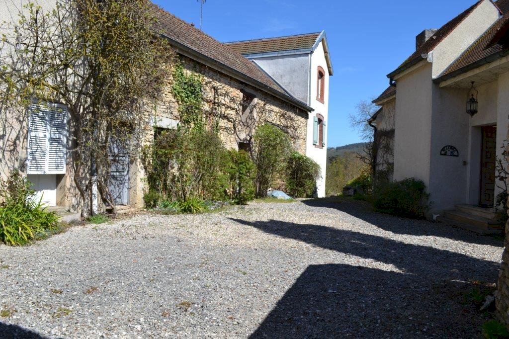 MAISON RENOVEE 142 M2 + DÉPENDANCES 200 M2 À RÉNOVER - Photo 5 - Velars-sur-Ouche