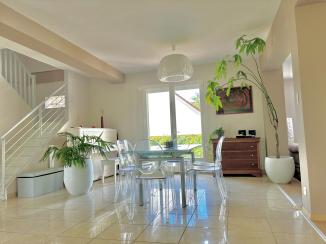 Maison rénovée meublée avec piscine, terrasse et jardin - Dijon (21000)