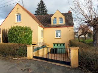 Maison individuelle sur sous-sol et combles aménagés - Gueugnon (71130)