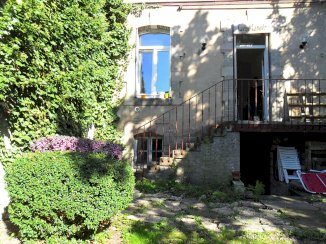 Une maison pour accueillir : grande demeure avec jardin clos au cœur d’une petite ville - Lure (70200)
