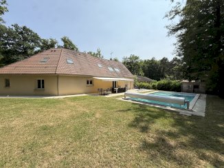 Maison récente climatisé + 200 m² avec piscine dans parc arboré - Sommecaise (89110)